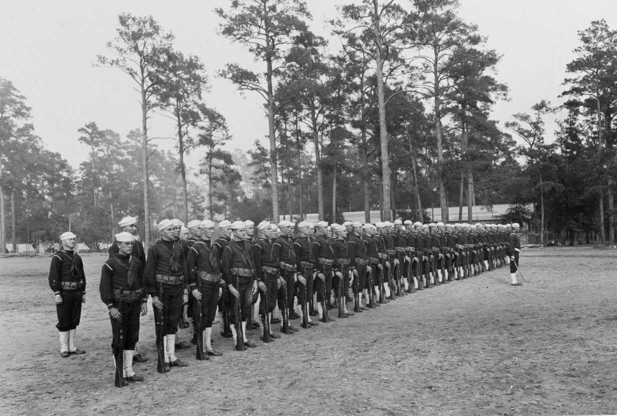 NH 116427 Recruits at Attention Dec 1918-wwi.jpg (copy)